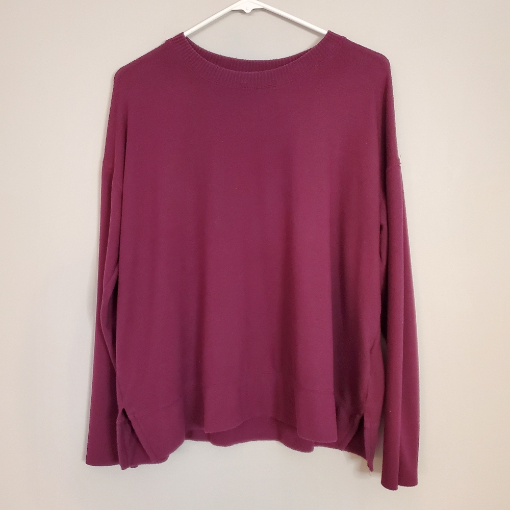 Lucky Brand medium women's purple top stretch slits